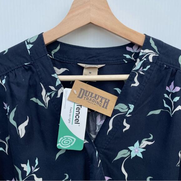 NEW! Duluth Trading Company Tencel floral print wrap top size medium - Picture 7 of 12